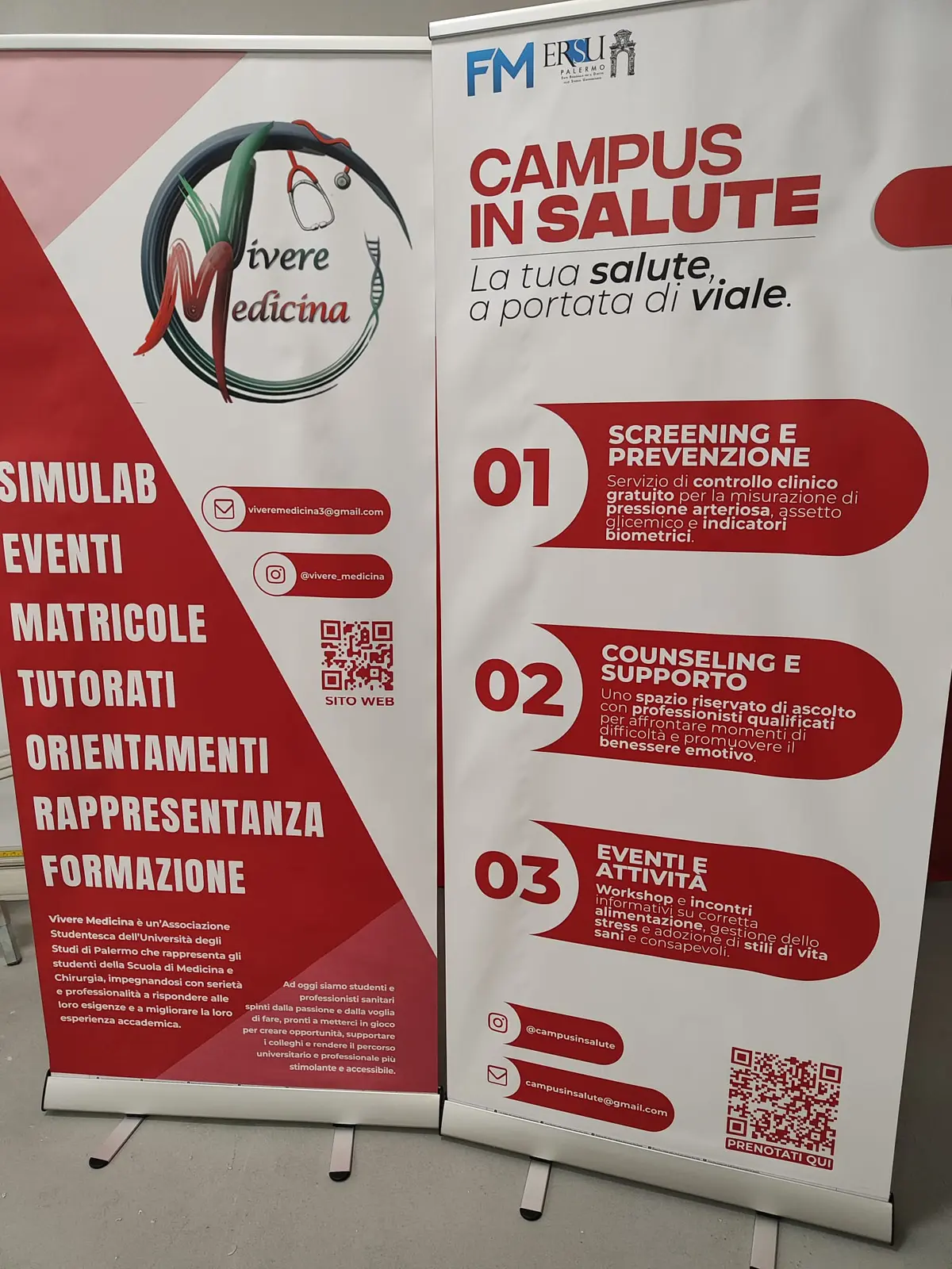 Due roll-up 85 per 200 centimetri stampati per eventi e comunicazione informativa